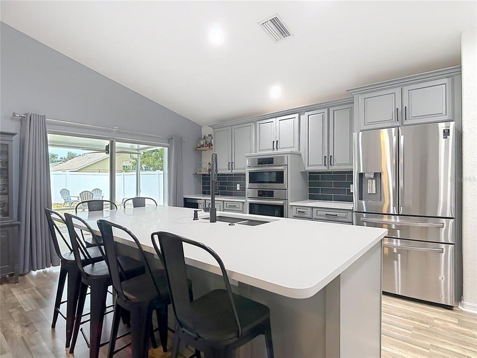 En Venta: $375,000 (4 camas, 3 baños, 2061 Pies cuadrados)