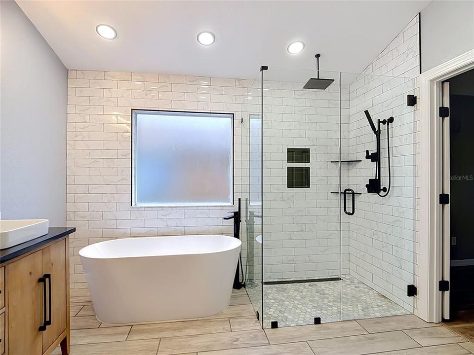 En Venta: $375,000 (4 camas, 3 baños, 2061 Pies cuadrados)