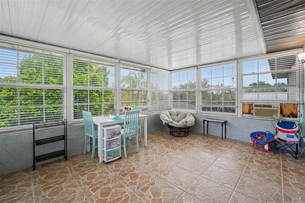 For Sale: $235,000 (3 beds, 2 baths, 1692 Square Feet)