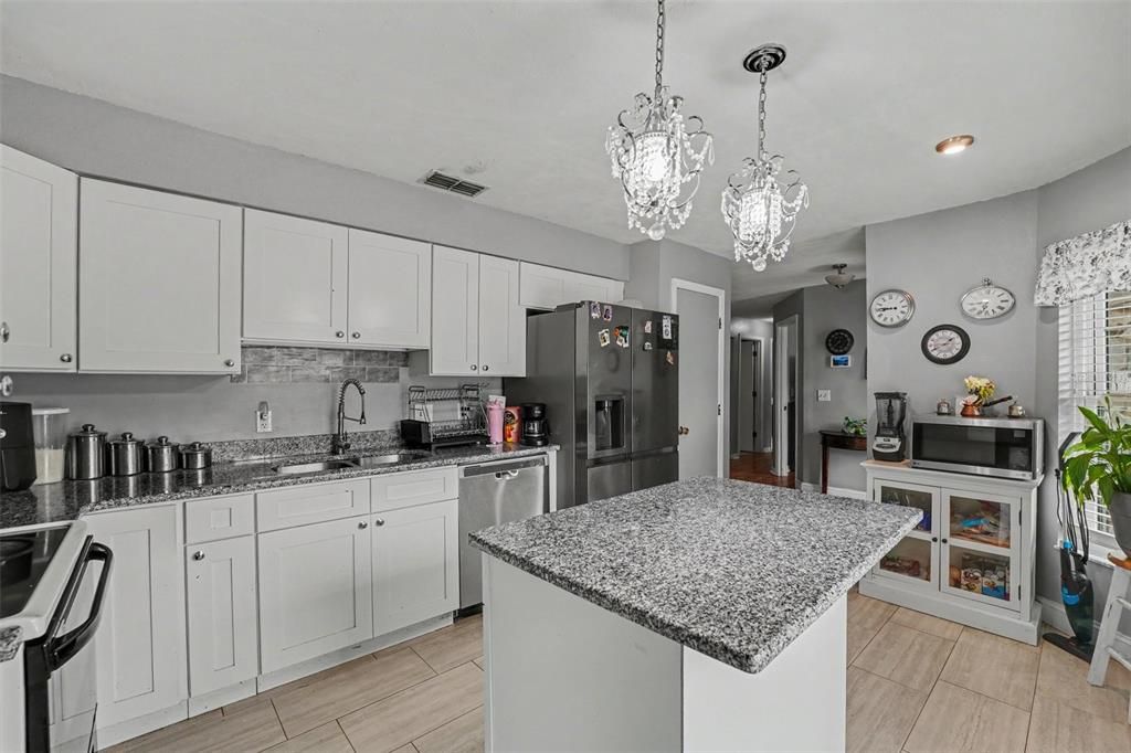 For Sale: $235,000 (3 beds, 2 baths, 1692 Square Feet)