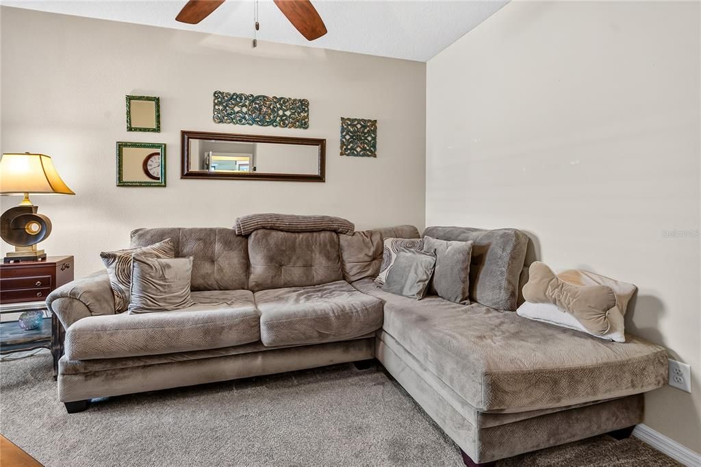 Activo con contrato: $449,900 (2 camas, 2 baños, 1474 Pies cuadrados)