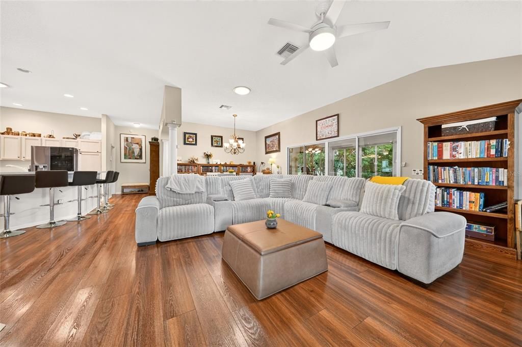 For Sale: $500,000 (3 beds, 2 baths, 1918 Square Feet)