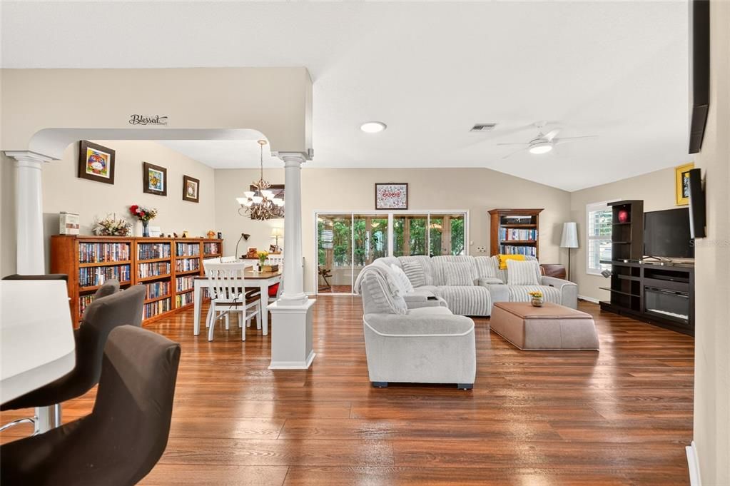 For Sale: $500,000 (3 beds, 2 baths, 1918 Square Feet)