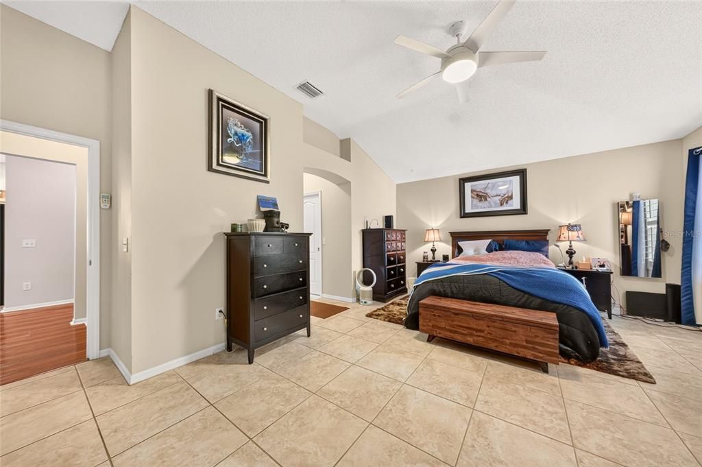 For Sale: $500,000 (3 beds, 2 baths, 1918 Square Feet)