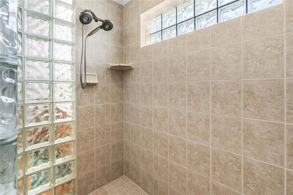 Activo con contrato: $399,900 (3 camas, 2 baños, 1836 Pies cuadrados)