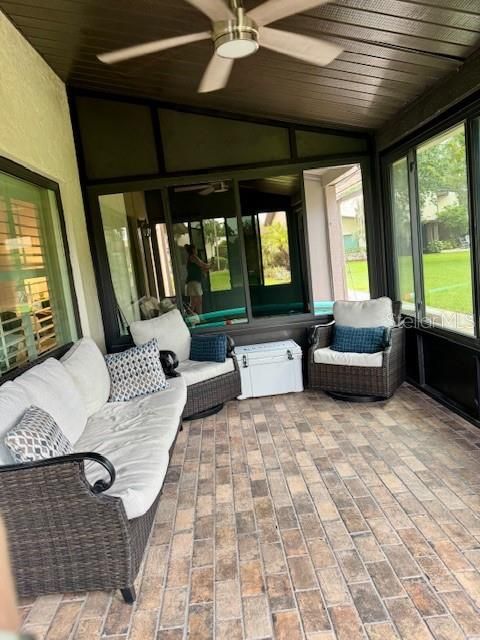 For Sale: $399,900 (3 beds, 2 baths, 1552 Square Feet)