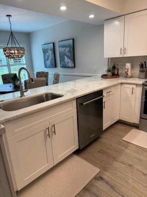 For Sale: $399,900 (3 beds, 2 baths, 1552 Square Feet)