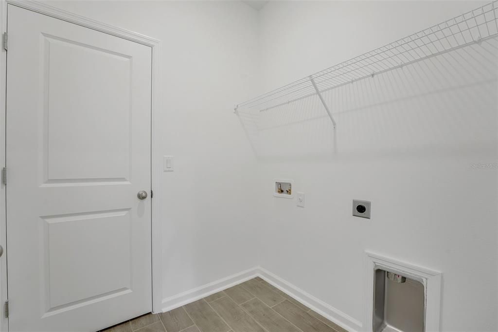 En Venta: $289,990 (4 camas, 2 baños, 1625 Pies cuadrados)