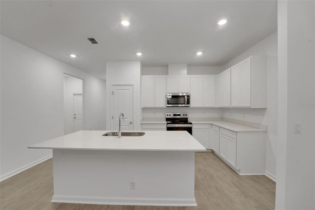 En Venta: $289,990 (4 camas, 2 baños, 1625 Pies cuadrados)