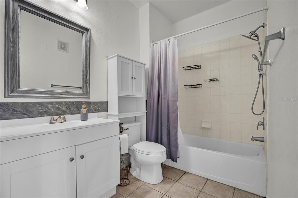 For Rent: $1,450 (1 beds, 1 baths, 750 Square Feet)