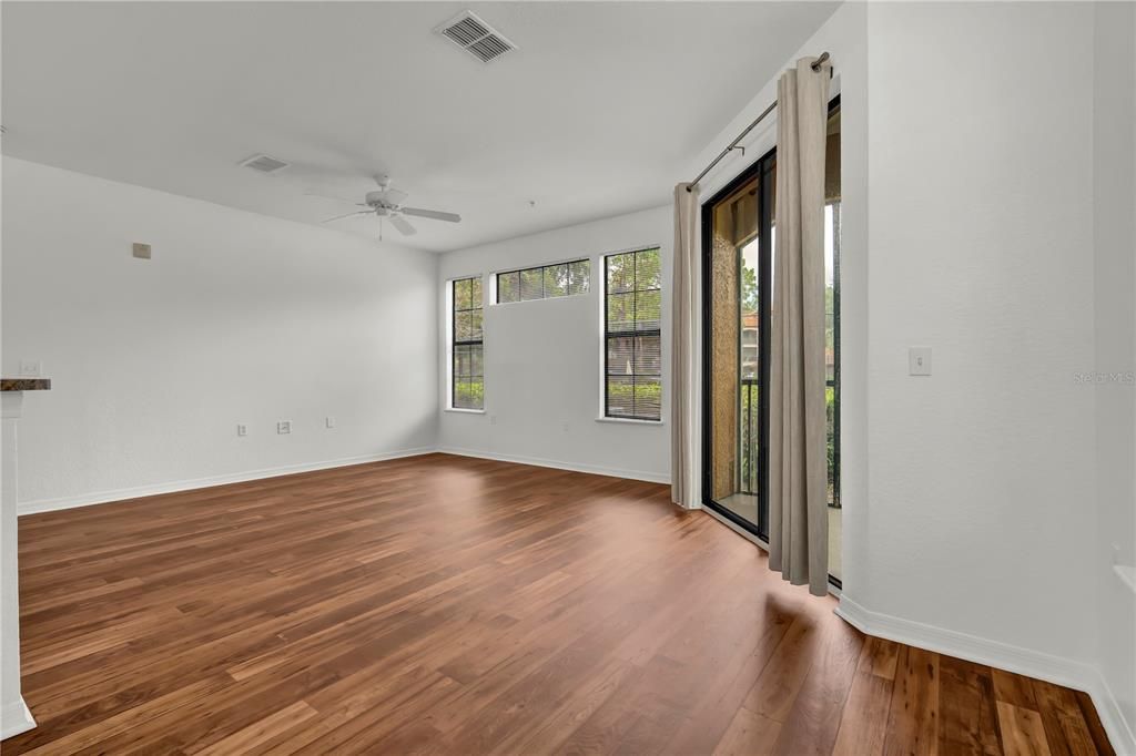 For Rent: $1,450 (1 beds, 1 baths, 750 Square Feet)