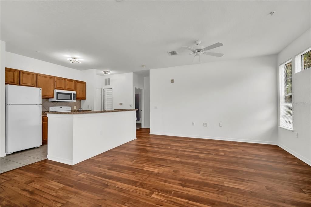 For Rent: $1,450 (1 beds, 1 baths, 750 Square Feet)