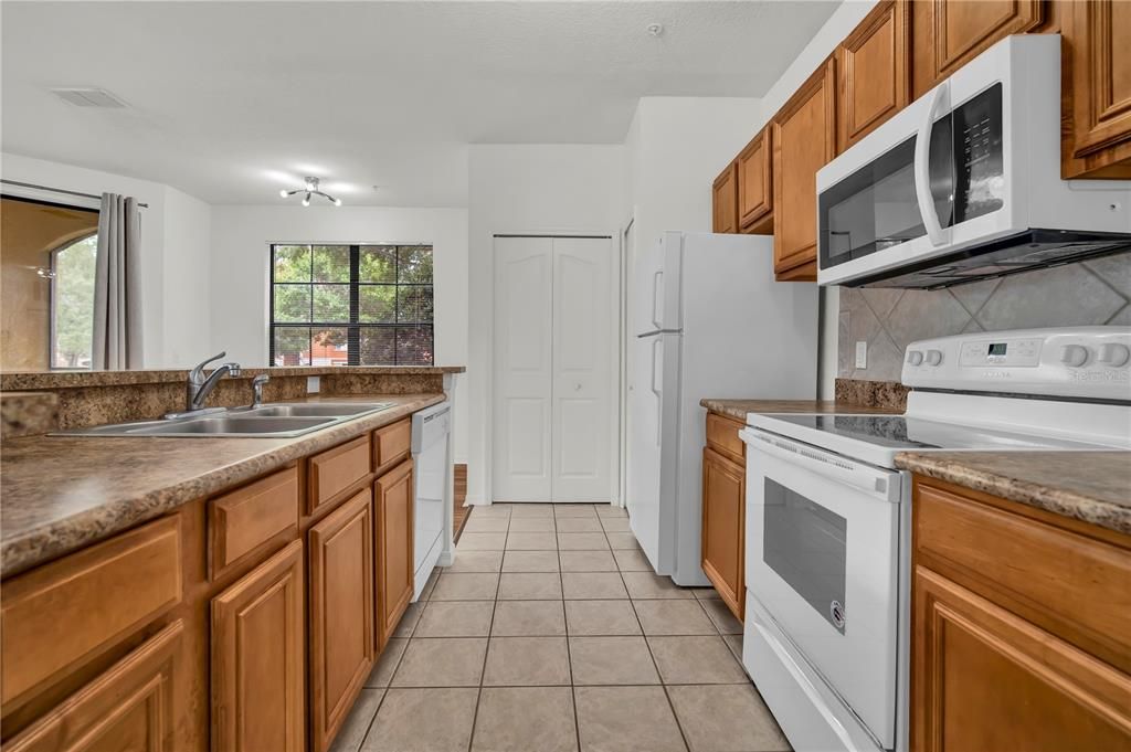 For Rent: $1,450 (1 beds, 1 baths, 750 Square Feet)
