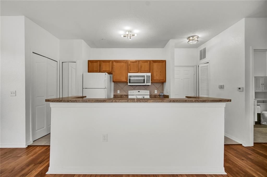 For Rent: $1,450 (1 beds, 1 baths, 750 Square Feet)