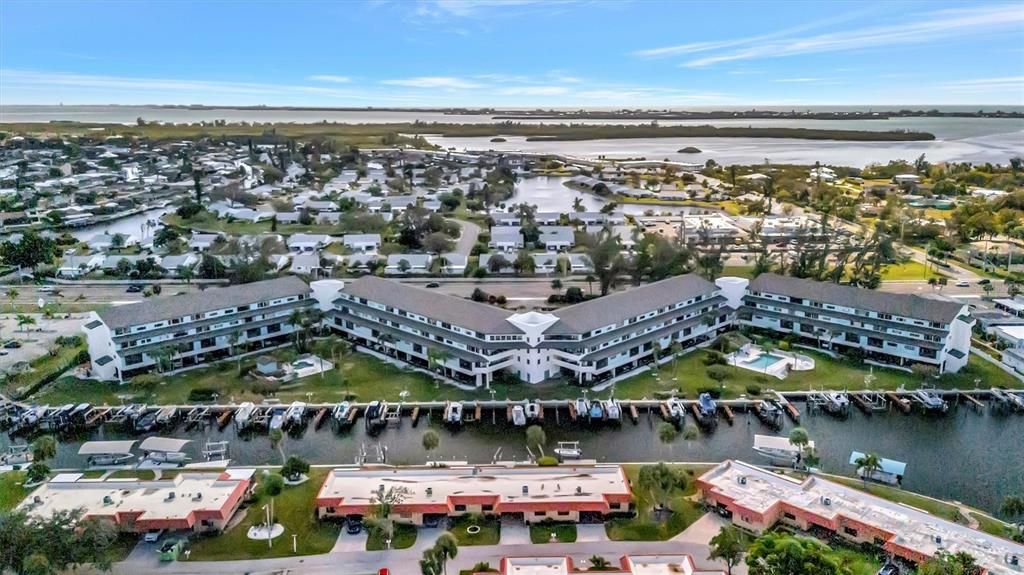 For Rent: $2,500 (2 beds, 2 baths, 1422 Square Feet)