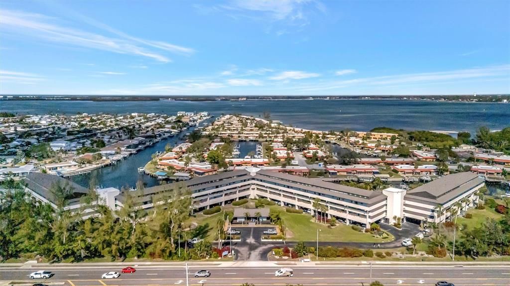 For Rent: $2,500 (2 beds, 2 baths, 1422 Square Feet)
