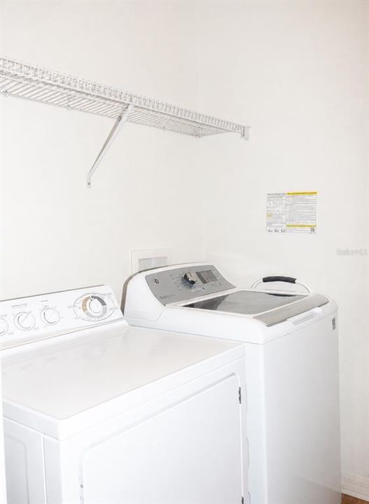 Activo con contrato: $399,000 (4 camas, 2 baños, 1795 Pies cuadrados)