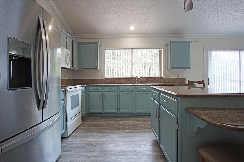 For Rent: $2,495 (3 beds, 2 baths, 1866 Square Feet)
