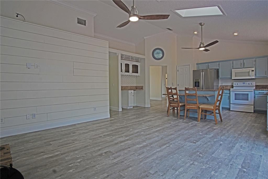 For Rent: $2,495 (3 beds, 2 baths, 1866 Square Feet)