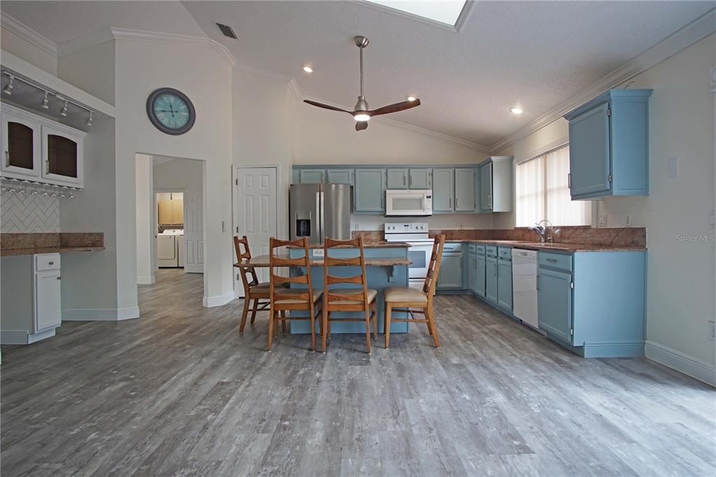 For Rent: $2,495 (3 beds, 2 baths, 1866 Square Feet)