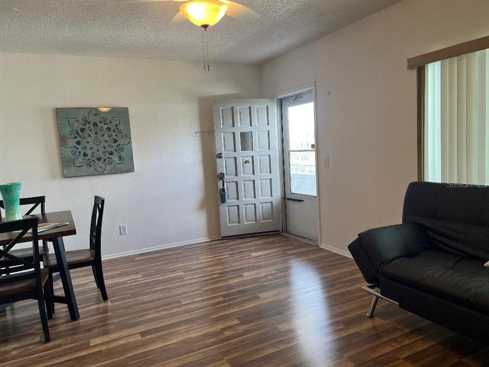 For Sale: $115,900 (1 beds, 1 baths, 825 Square Feet)