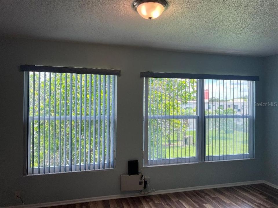 For Sale: $115,900 (1 beds, 1 baths, 825 Square Feet)