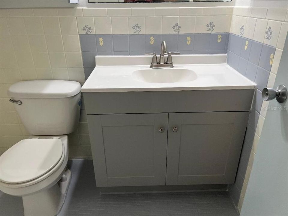 For Sale: $115,900 (1 beds, 1 baths, 825 Square Feet)