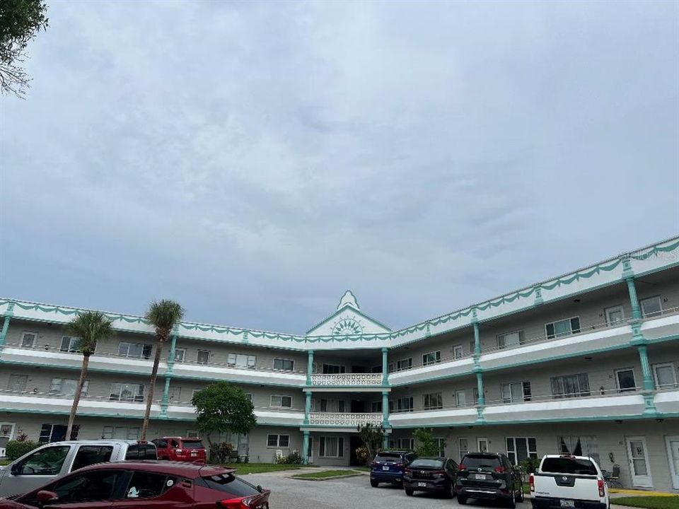For Sale: $115,900 (1 beds, 1 baths, 825 Square Feet)