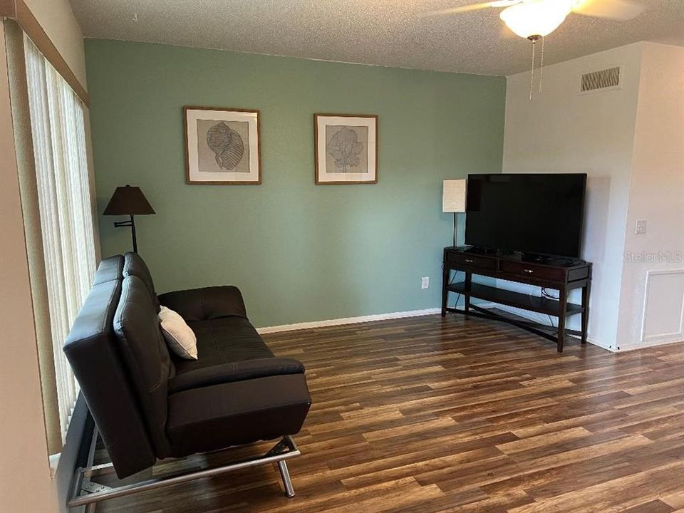 For Sale: $115,900 (1 beds, 1 baths, 825 Square Feet)