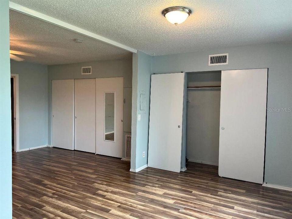 For Sale: $115,900 (1 beds, 1 baths, 825 Square Feet)