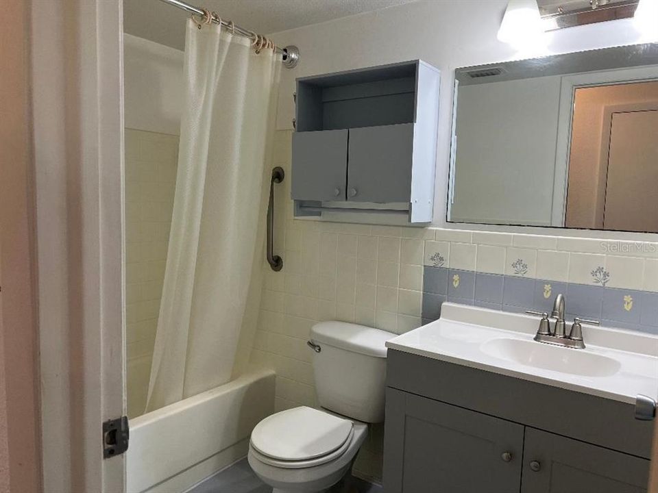 For Sale: $115,900 (1 beds, 1 baths, 825 Square Feet)