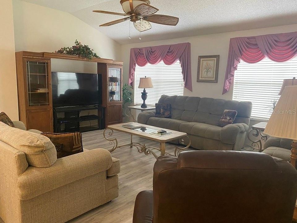For Rent: $2,200 (2 beds, 2 baths, 1584 Square Feet)