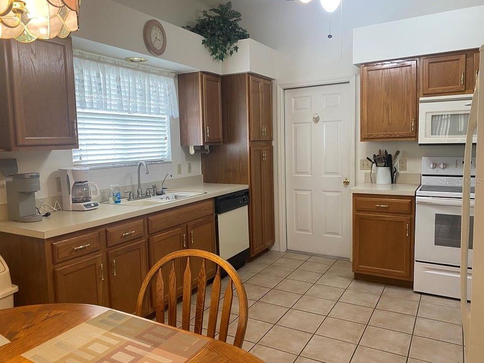 For Rent: $2,200 (2 beds, 2 baths, 1584 Square Feet)