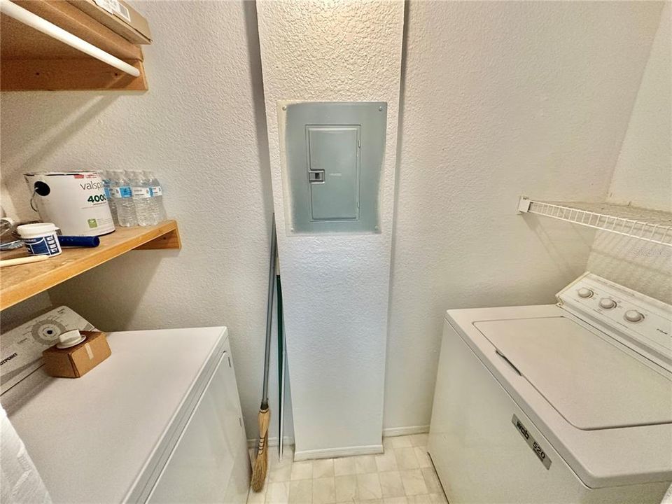 На продажу: $188,000 (2 спален, 1 ванн, 810 Квадратных фут)