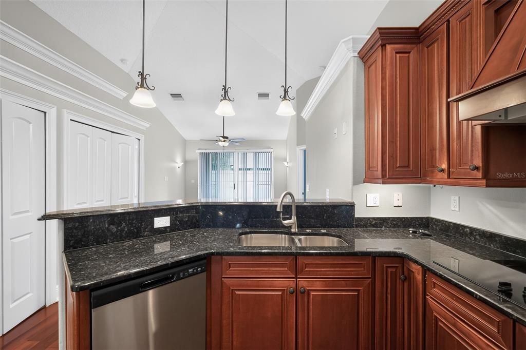Activo con contrato: $380,000 (3 camas, 2 baños, 1530 Pies cuadrados)