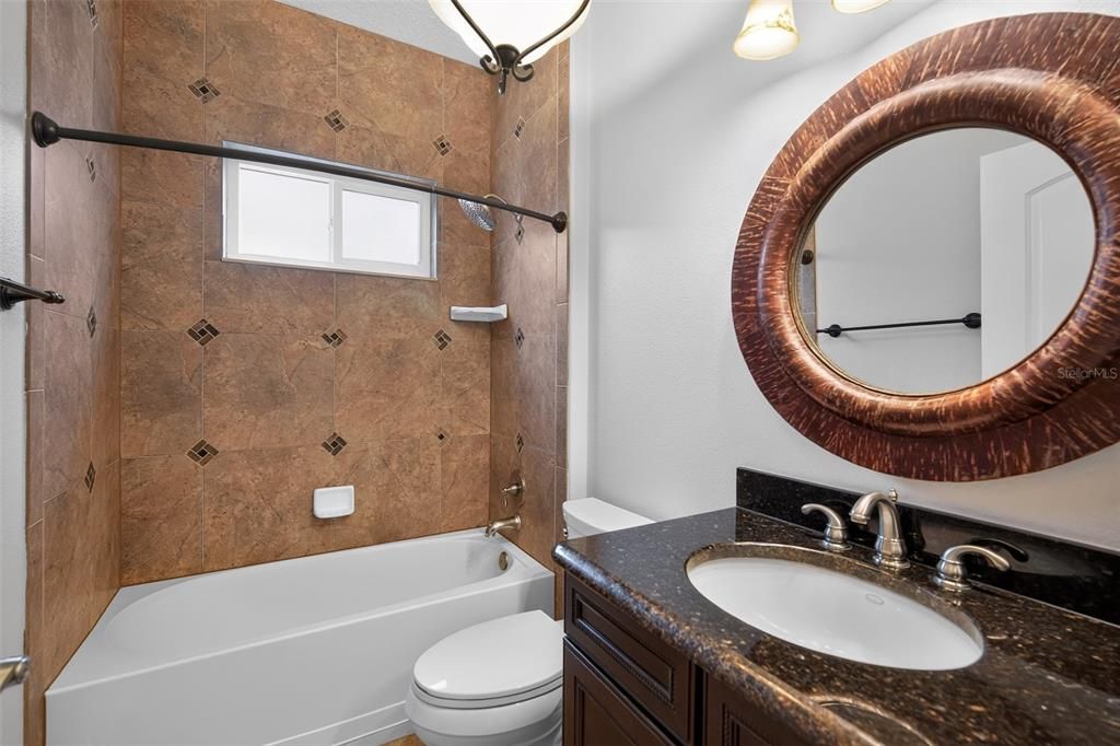 Activo con contrato: $380,000 (3 camas, 2 baños, 1530 Pies cuadrados)