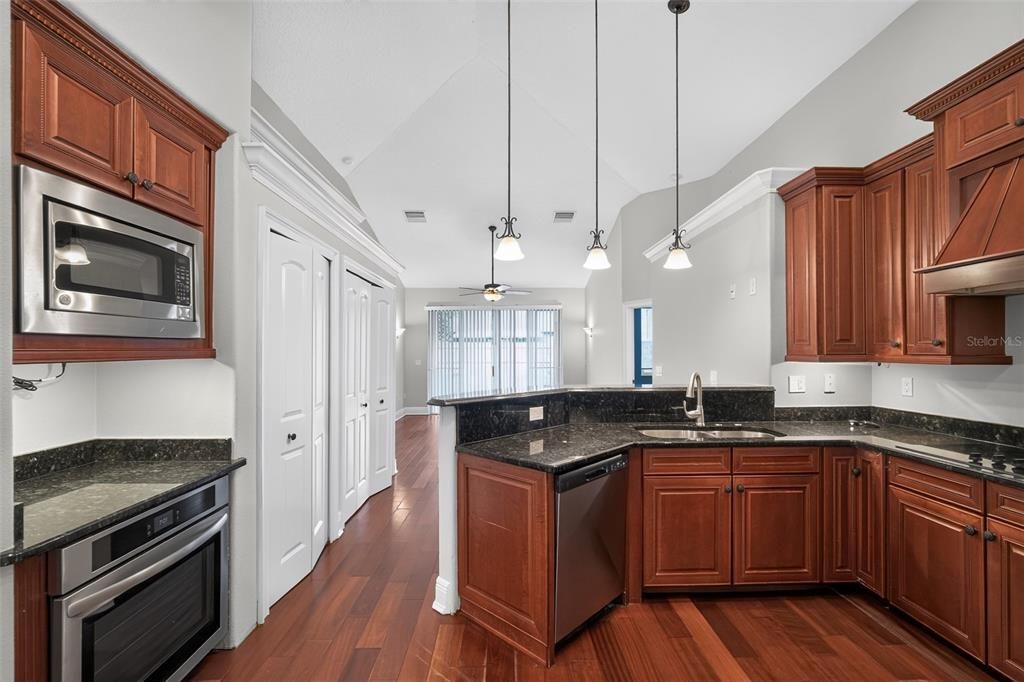 Activo con contrato: $380,000 (3 camas, 2 baños, 1530 Pies cuadrados)