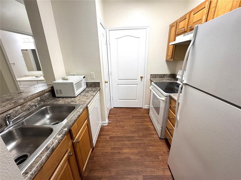 For Sale: $209,000 (2 beds, 2 baths, 1088 Square Feet)