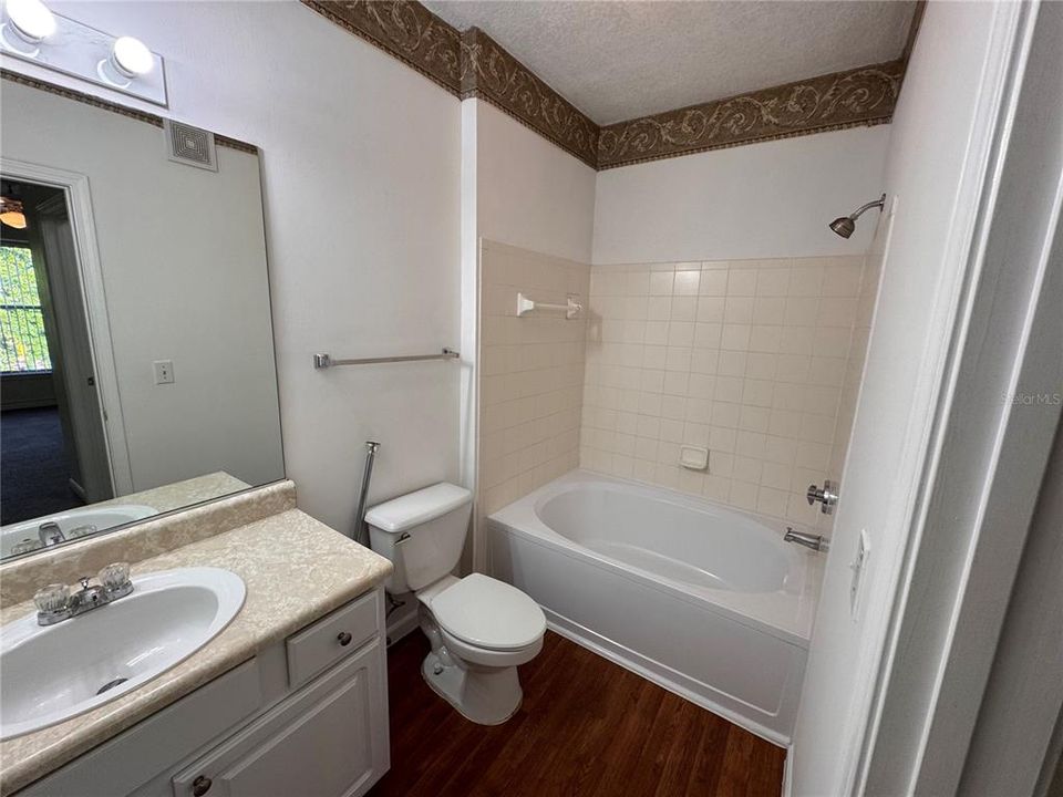 For Sale: $209,000 (2 beds, 2 baths, 1088 Square Feet)
