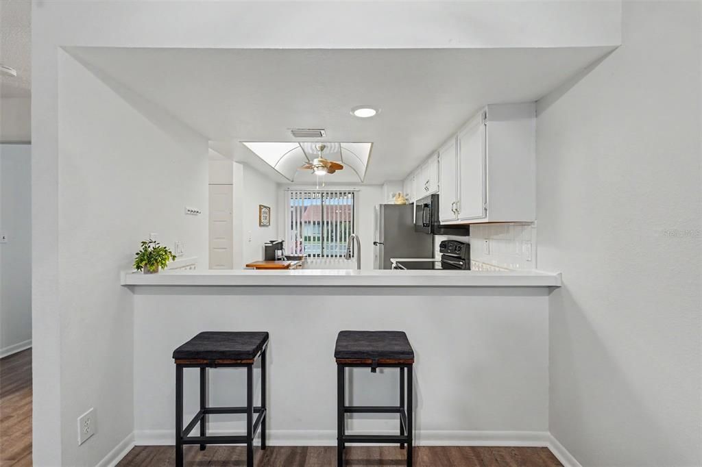 For Sale: $209,500 (2 beds, 1 baths, 958 Square Feet)