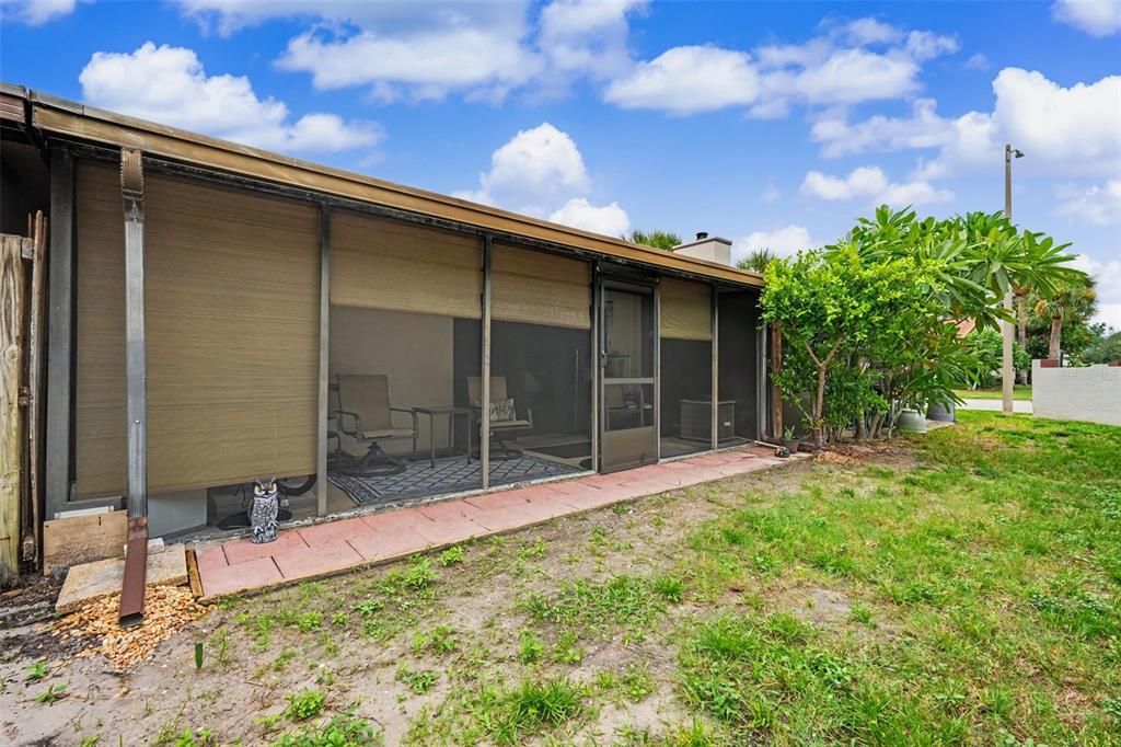 For Sale: $209,500 (2 beds, 1 baths, 958 Square Feet)