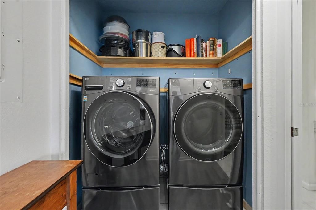 For Sale: $209,500 (2 beds, 1 baths, 958 Square Feet)