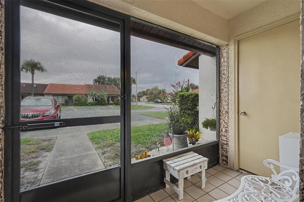 For Sale: $209,500 (2 beds, 1 baths, 958 Square Feet)