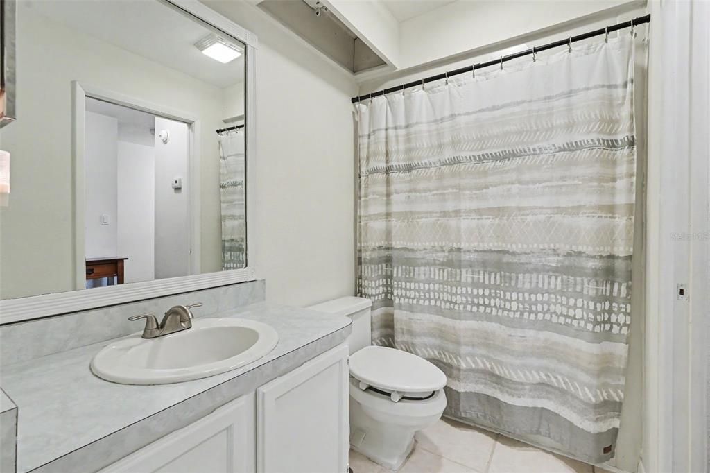 For Sale: $209,500 (2 beds, 1 baths, 958 Square Feet)