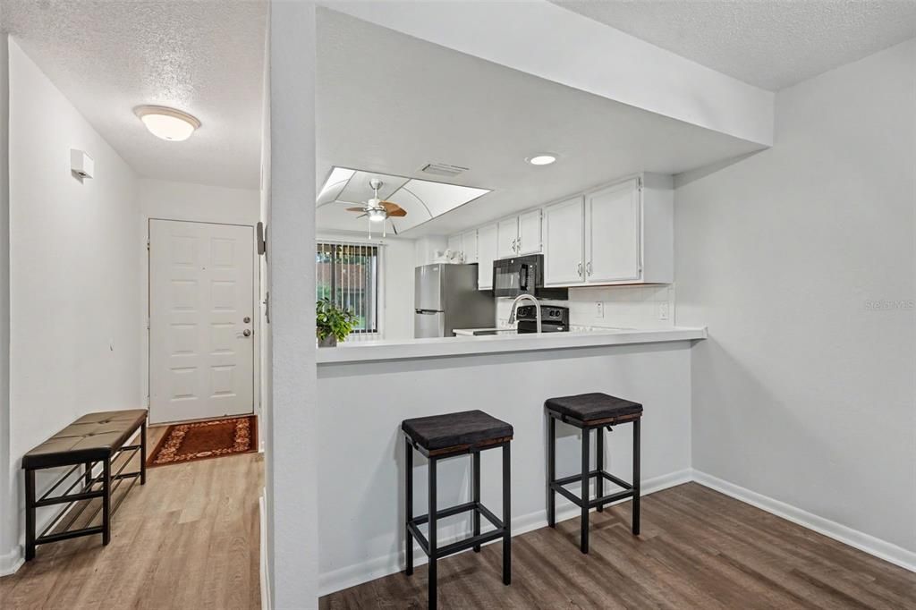 For Sale: $209,500 (2 beds, 1 baths, 958 Square Feet)
