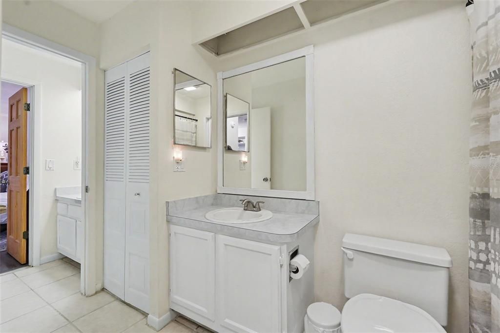 For Sale: $209,500 (2 beds, 1 baths, 958 Square Feet)