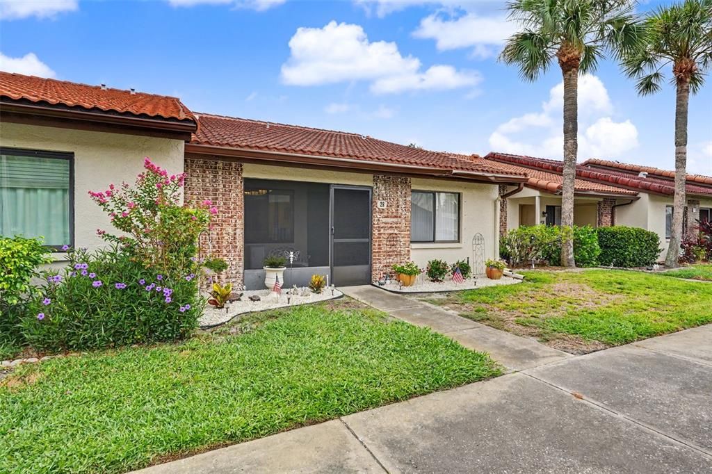 For Sale: $209,500 (2 beds, 1 baths, 958 Square Feet)