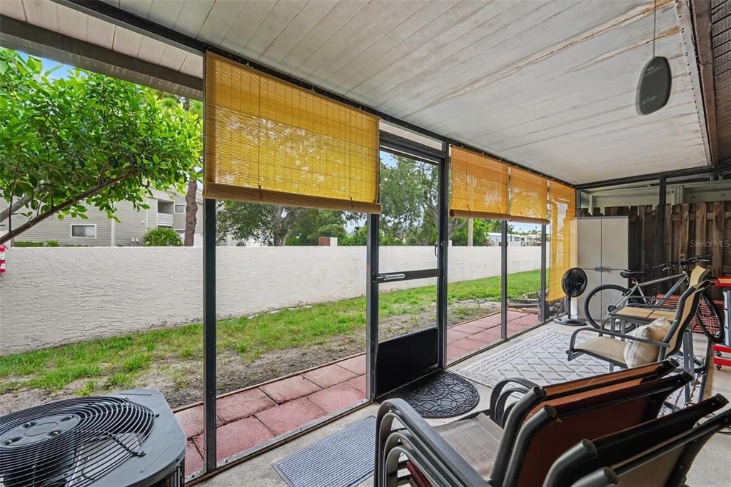 For Sale: $209,500 (2 beds, 1 baths, 958 Square Feet)
