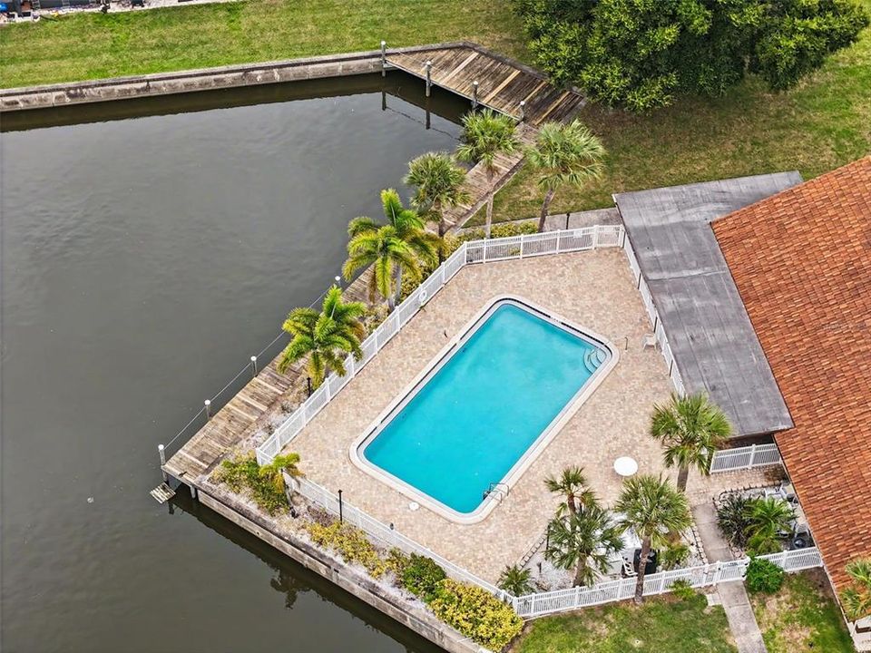 For Sale: $209,500 (2 beds, 1 baths, 958 Square Feet)