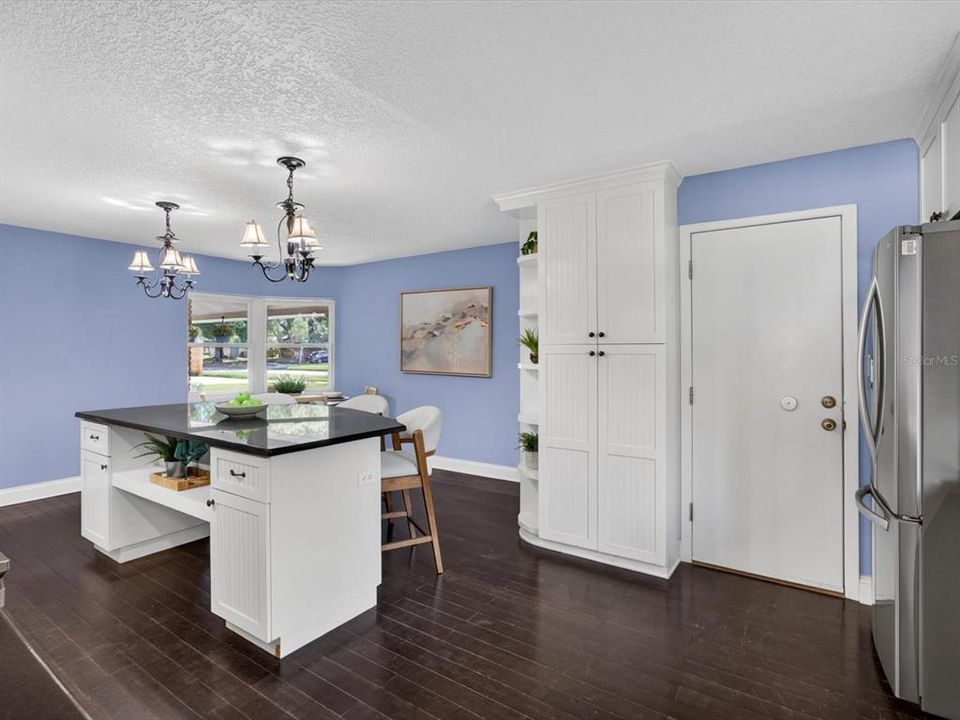 For Rent: $3,950 (4 beds, 2 baths, 1660 Square Feet)